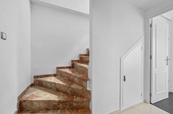 Image No.24-3 Bed Apartment for sale