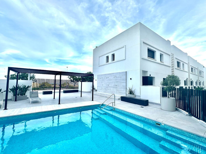 Image No.24-3 Bed Apartment for sale