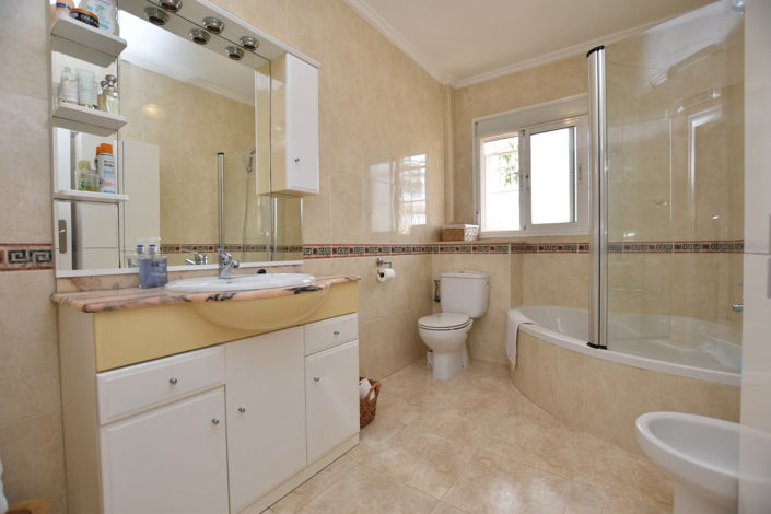 Image No.25-2 Bed Townhouse for sale