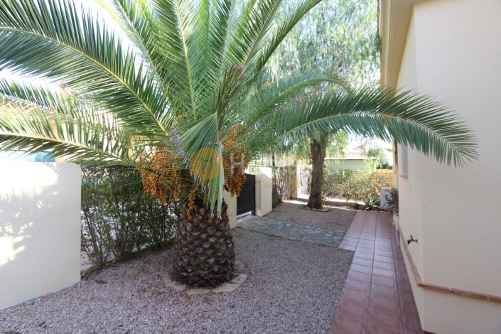 Image No.28-2 Bed Semi-Detached for sale