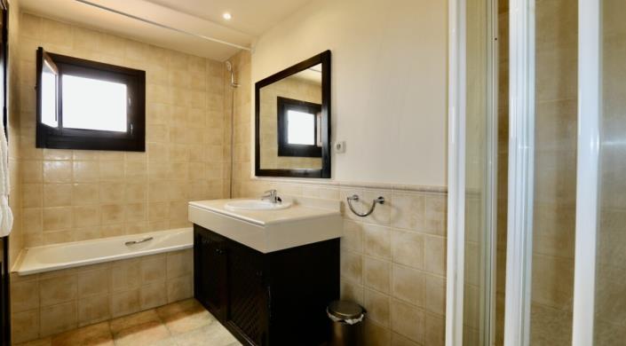 Image No.22-3 Bed Villa / Detached for sale