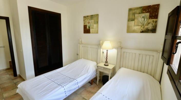 Image No.12-3 Bed Villa / Detached for sale