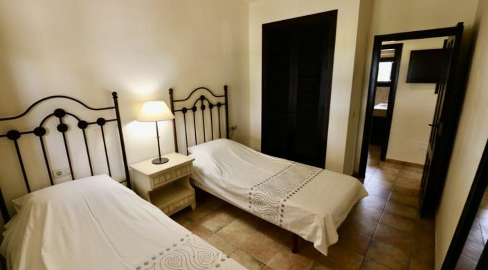 Image No.15-3 Bed Villa / Detached for sale