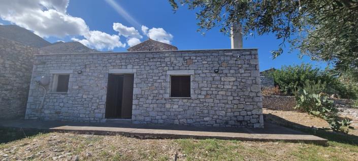 Image No.4-2 Bed House for sale