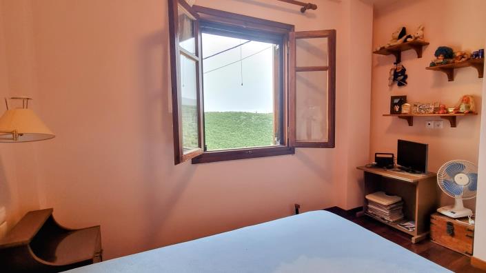 Image No.9-4 Bed House for sale