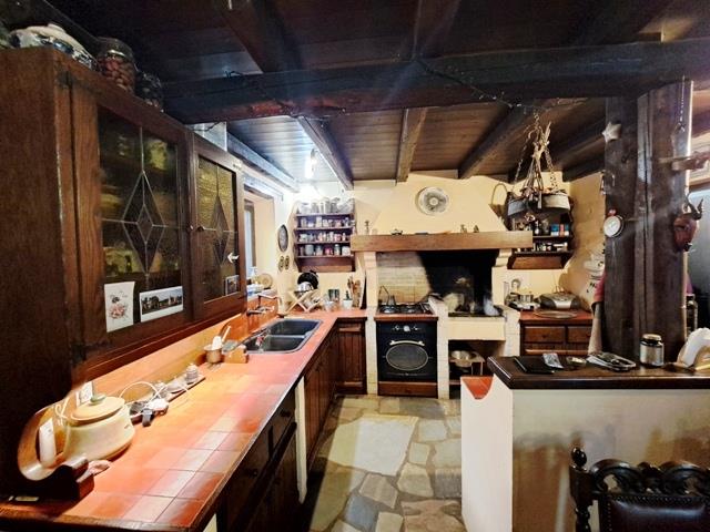 Image No.12-2 Bed House for sale