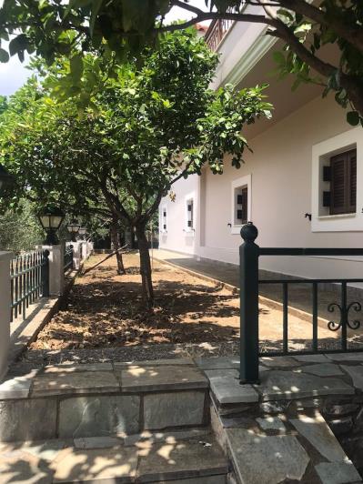 Image No.8-4 Bed House for sale