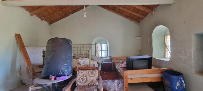 Image No.19-1 Bed Farmhouse for sale