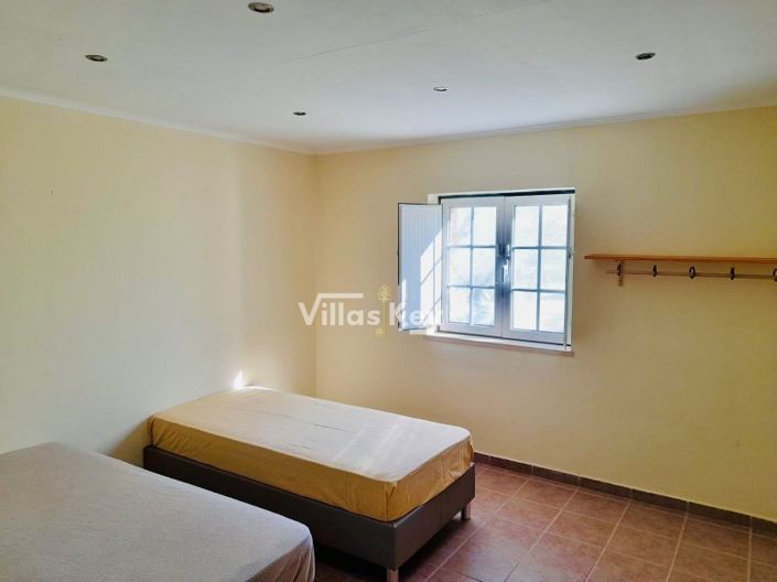 Image No.18-4 Bed House for sale