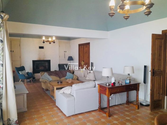 Image No.2-4 Bed House for sale