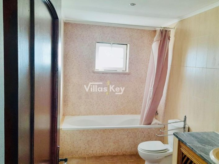 Image No.22-4 Bed House for sale