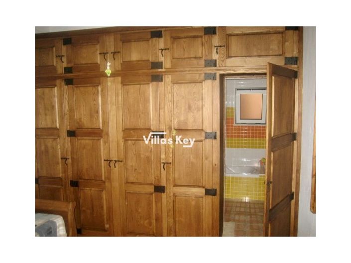 Image No.7-4 Bed House for sale