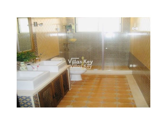 Image No.9-4 Bed House for sale