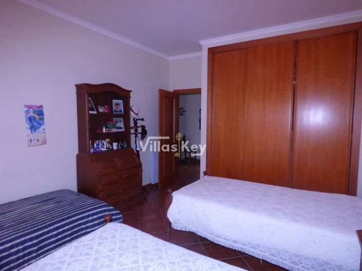 Image No.17-3 Bed House for sale