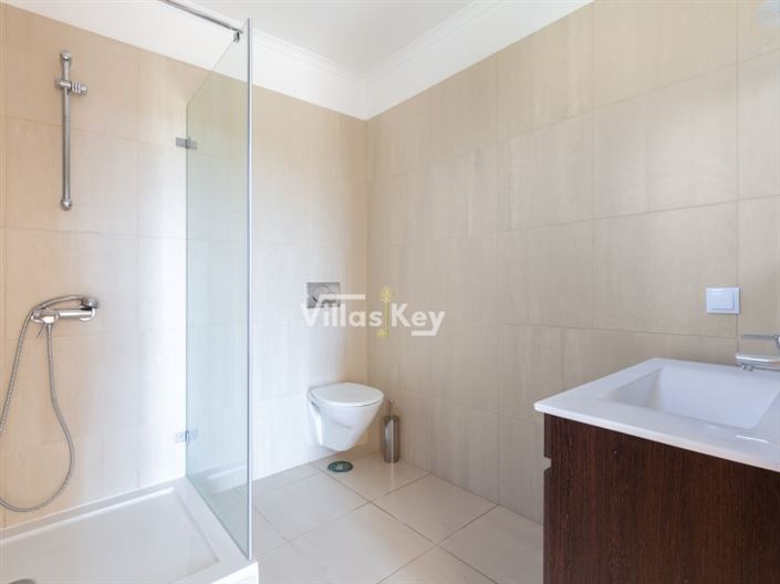 Image No.17-4 Bed House for sale