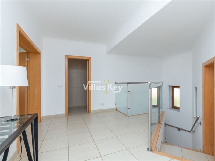 Image No.18-4 Bed House for sale