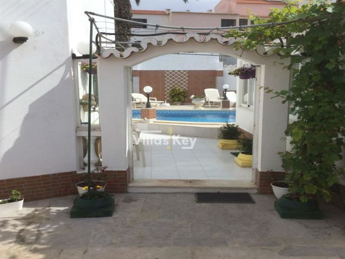 Image No.41-9 Bed Commercial for sale