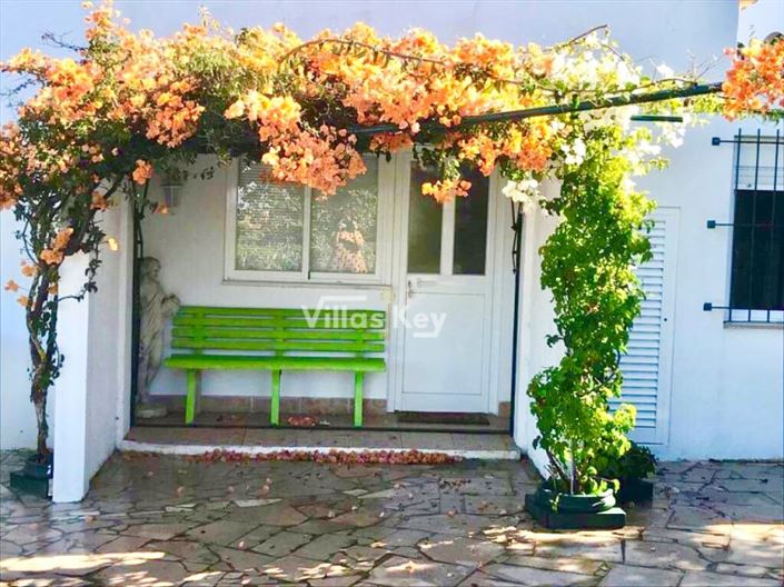 Image No.6-9 Bed Commercial for sale