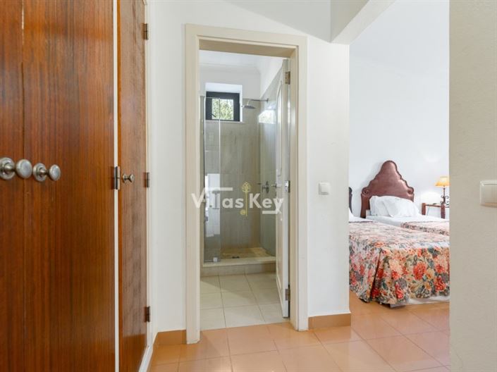 Image No.17-4 Bed House for sale