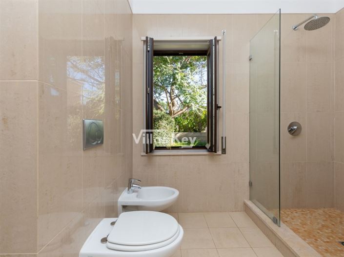 Image No.23-4 Bed House for sale