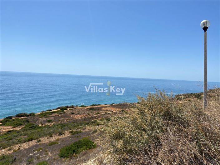 Image No.30-4 Bed House for sale