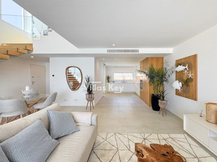 Image No.4-3 Bed House for sale