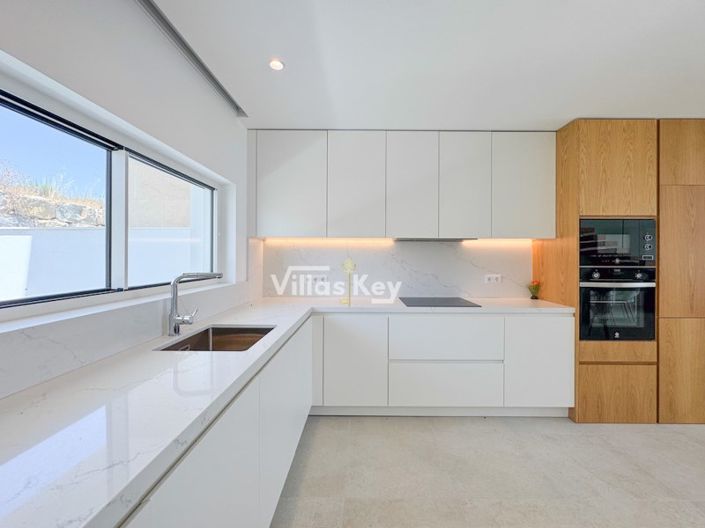 Image No.6-3 Bed House for sale