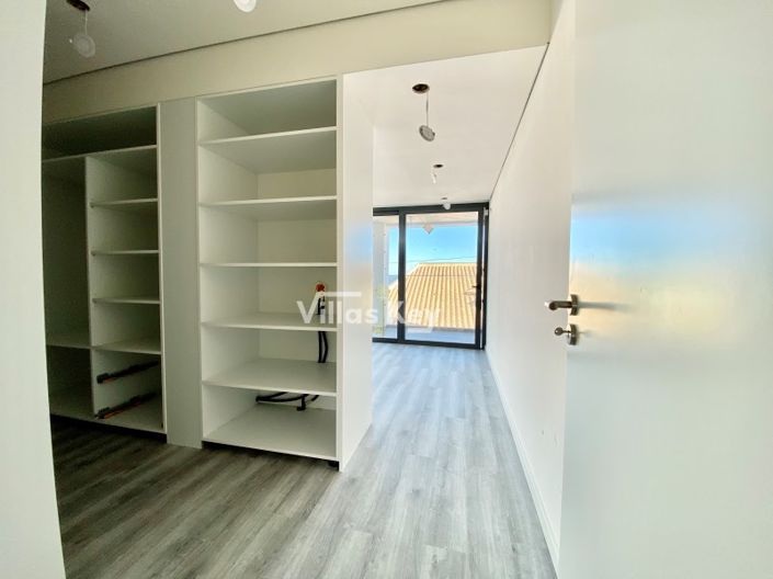 Image No.13-4 Bed Apartment for sale