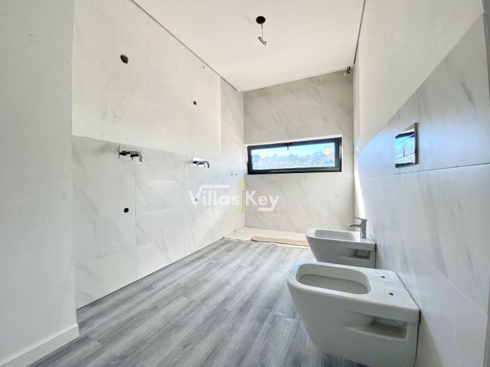 Image No.16-4 Bed Apartment for sale