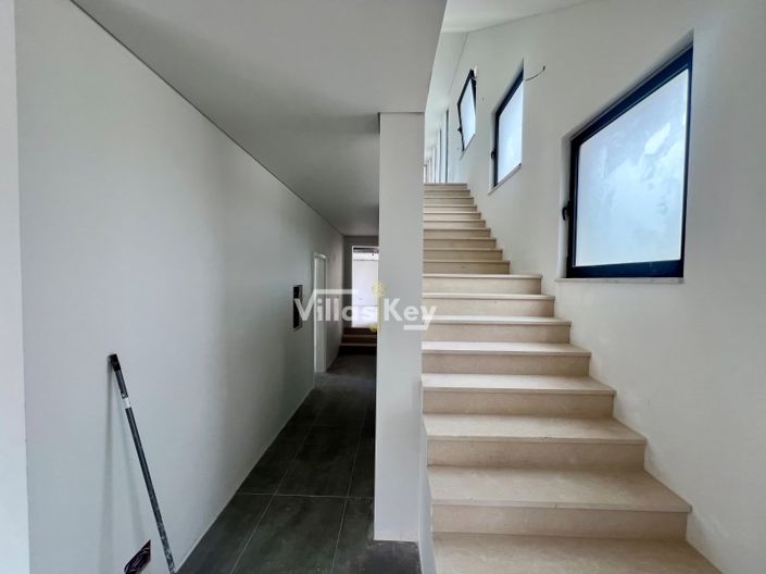 Image No.10-4 Bed House for sale