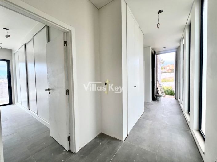 Image No.11-4 Bed House for sale