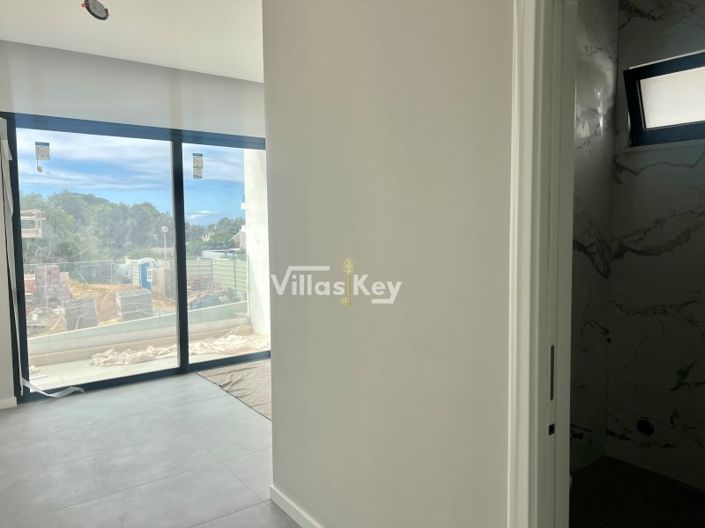 Image No.12-4 Bed House for sale