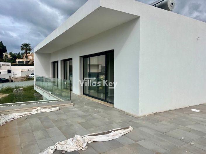 Image No.19-4 Bed House for sale