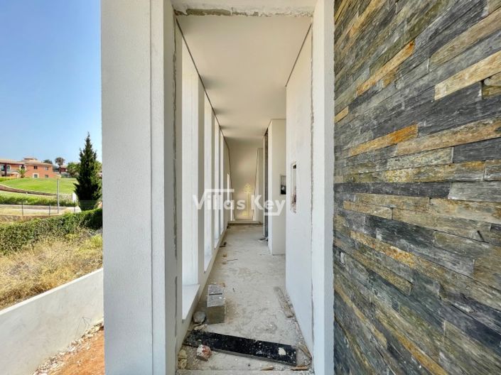 Image No.3-4 Bed House for sale