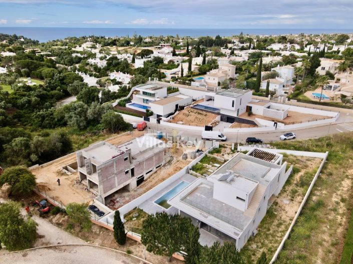 Image No.30-4 Bed House for sale