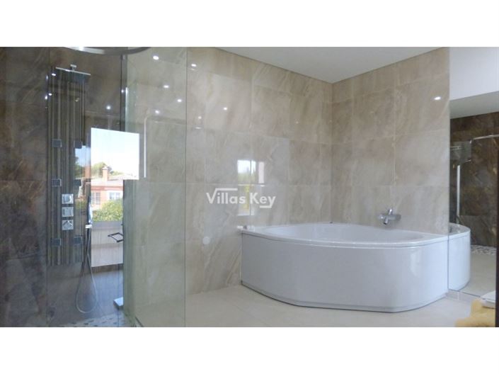 Image No.25-5 Bed House for sale