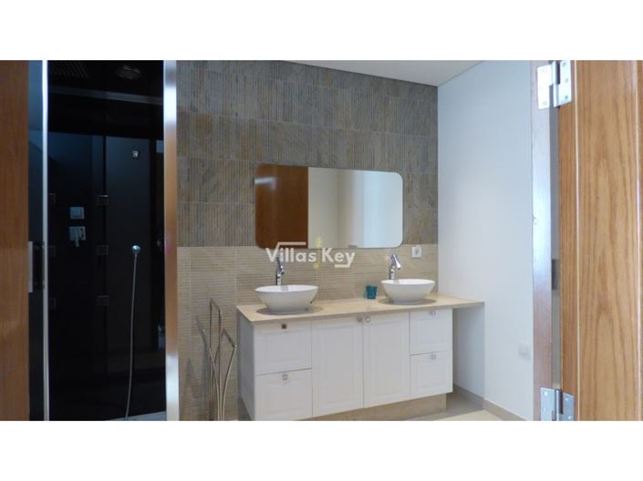 Image No.30-5 Bed House for sale