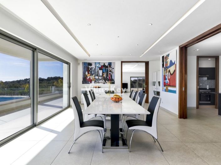 Image No.9-5 Bed House for sale