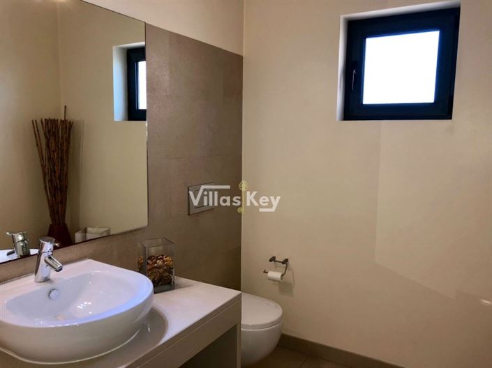 Image No.11-5 Bed House for sale