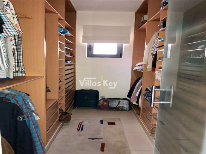 Image No.20-5 Bed House for sale