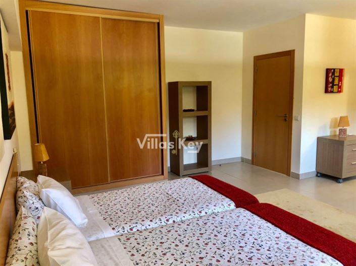 Image No.29-5 Bed House for sale