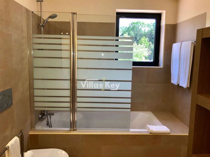 Image No.32-5 Bed House for sale