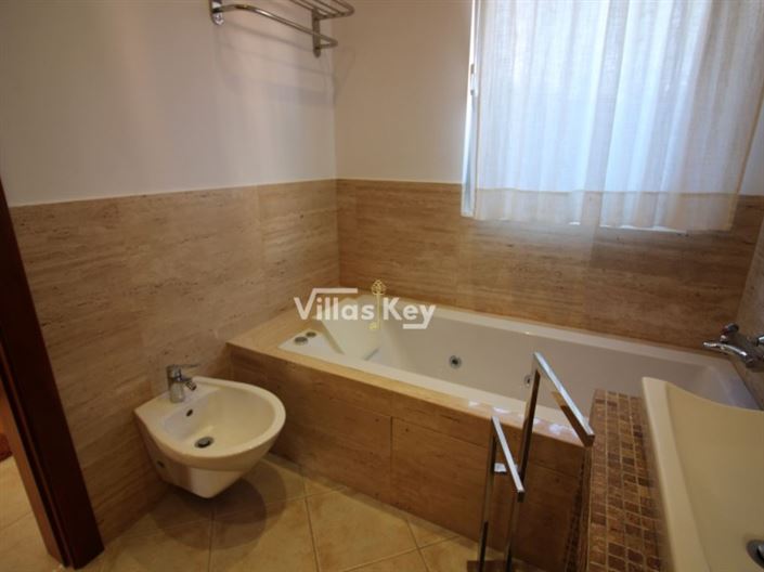 Image No.21-4 Bed House for sale