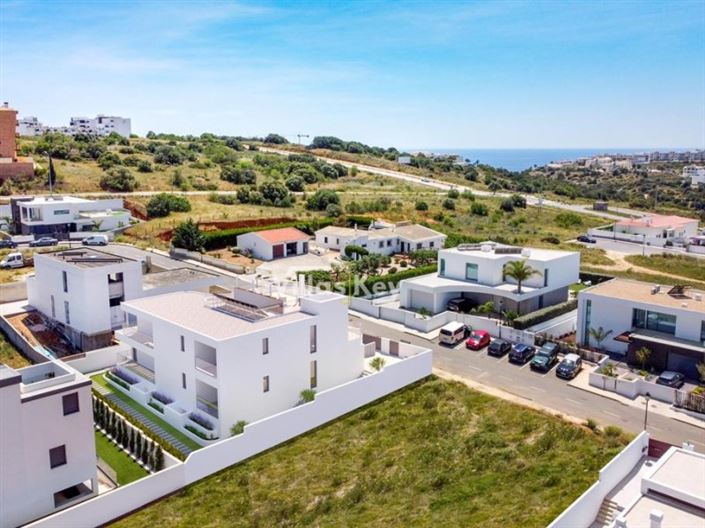 Image No.17-3 Bed House for sale