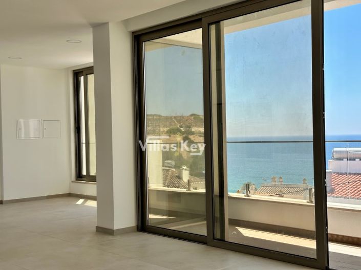 Image No.10-6 Bed Commercial for sale