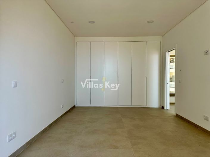 Image No.15-6 Bed Commercial for sale