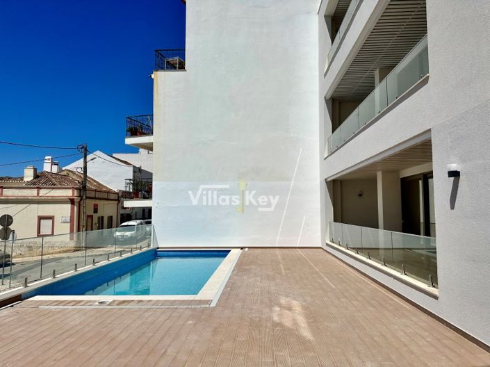 Image No.32-6 Bed Commercial for sale