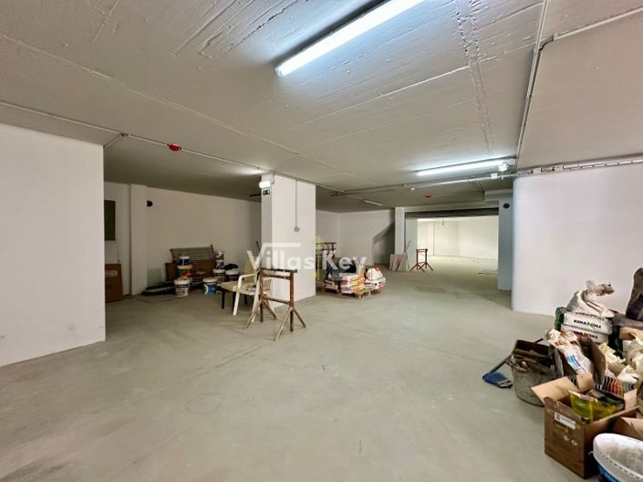 Image No.33-6 Bed Commercial for sale