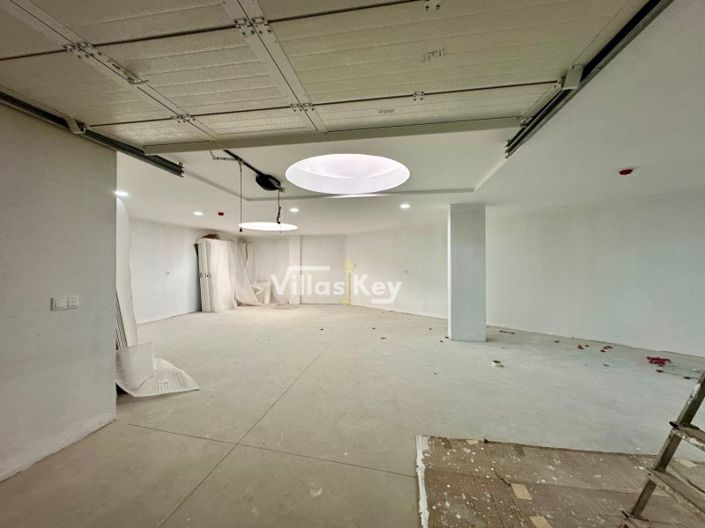 Image No.34-6 Bed Commercial for sale