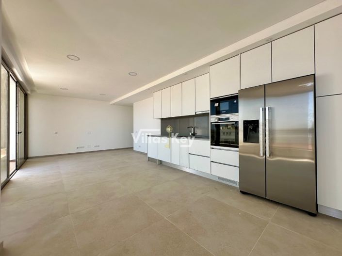 Image No.9-6 Bed Commercial for sale